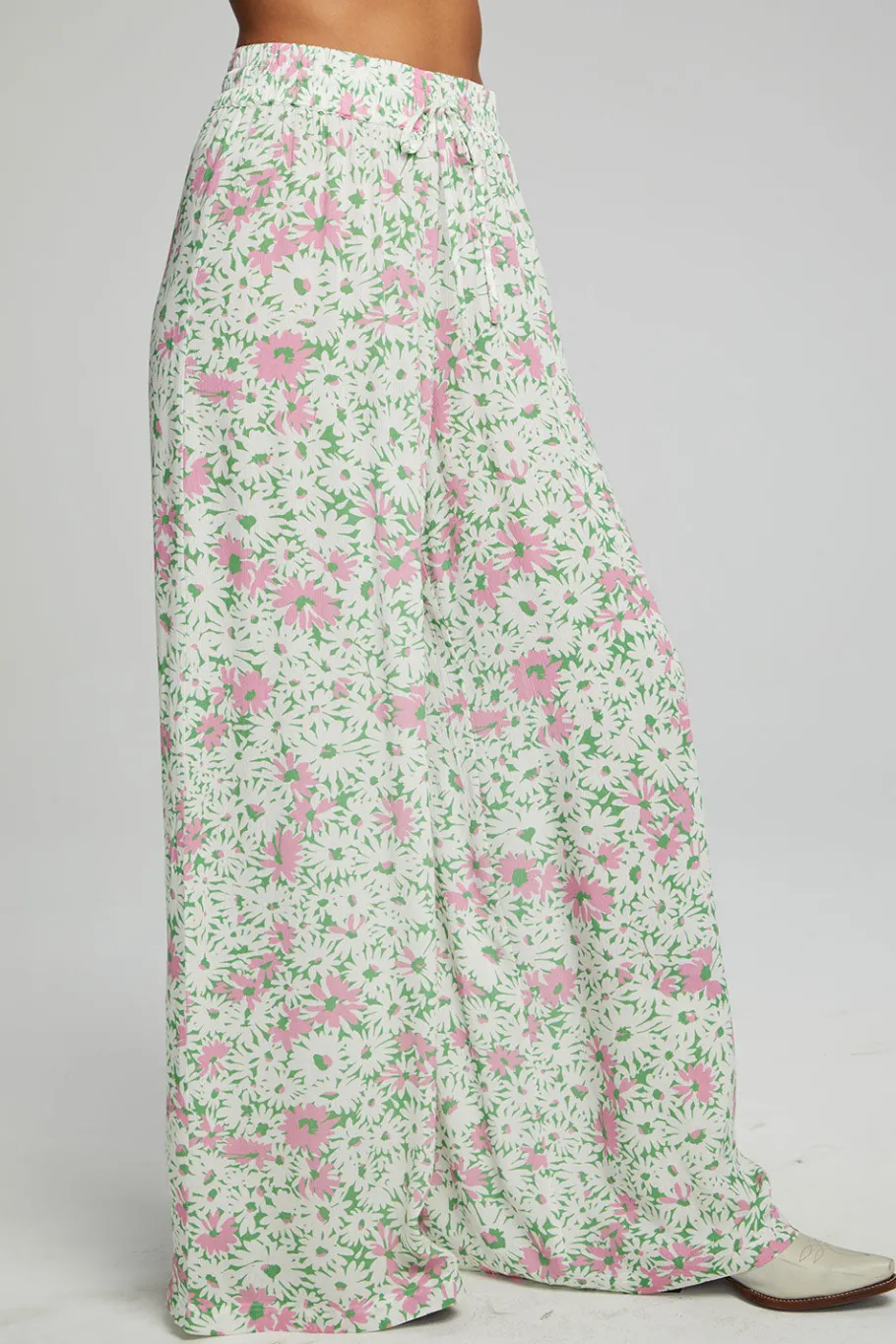 New Chaser Brand Hudson Joggers - Grass Daisy Floral