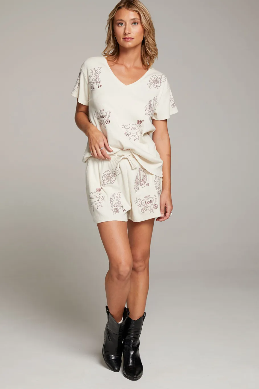 Flash Sale Chaser Brand Love Rock Embroidery Tee
