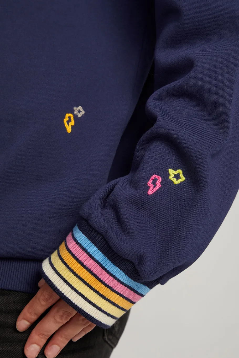 Outlet Chaser Brand Mama Embroidery Pullover