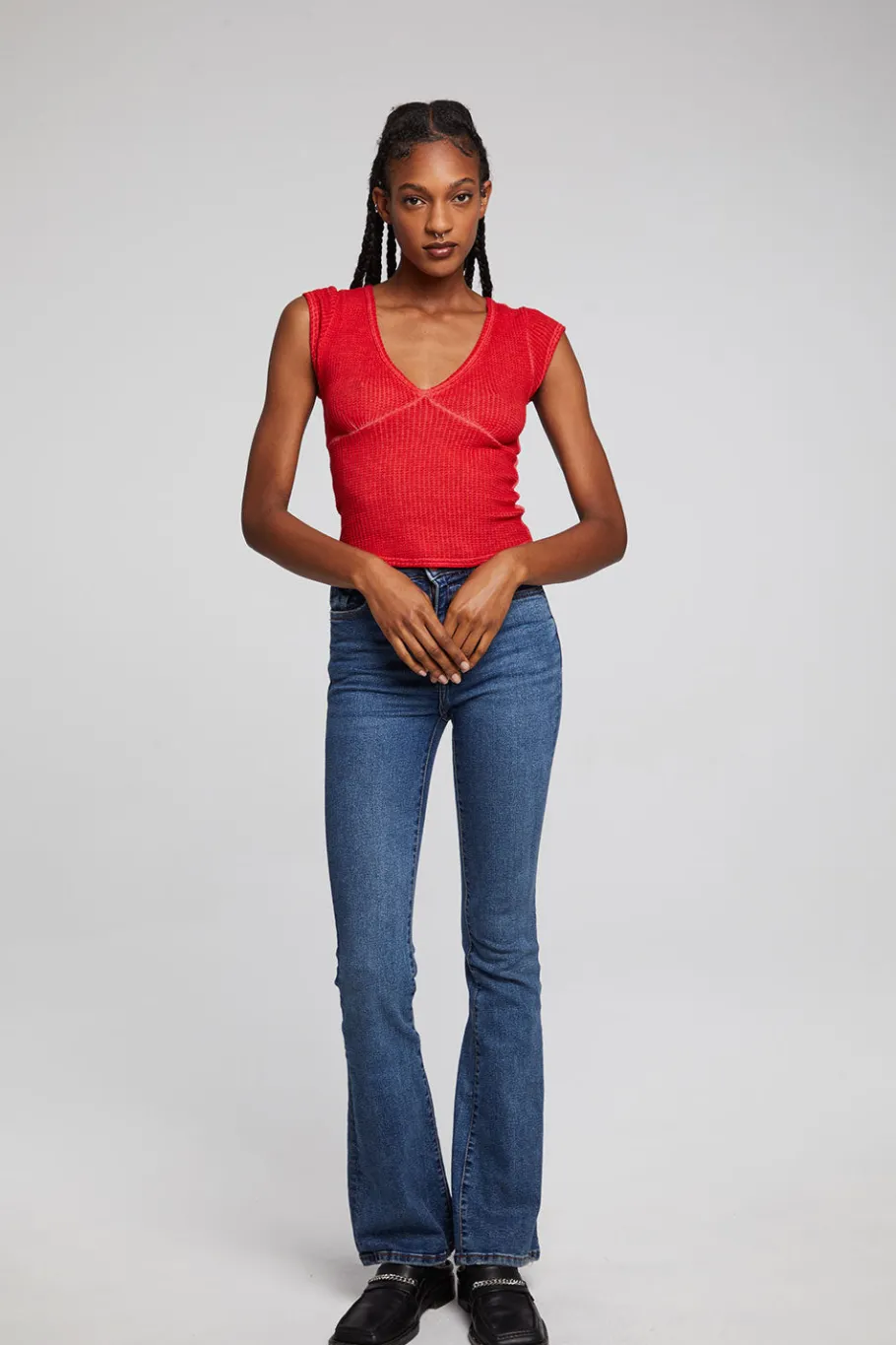 Outlet Chaser Brand Page Crimson Tee